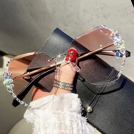 2022 Luxury Brand Design Vintage Rimless Rhinestone Sunglasses Women Men Fashion Gradient Lens Sun Glasses Shades for Female Pink
