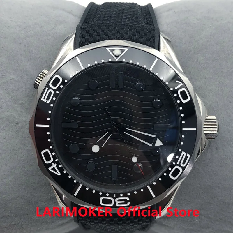 

LARIMOKER Black 41mm 007 Automatic Men Watch 24 Jewels NH35A MIYOTA Movement Rubber Band Screw Crown Curved End Rubber Band