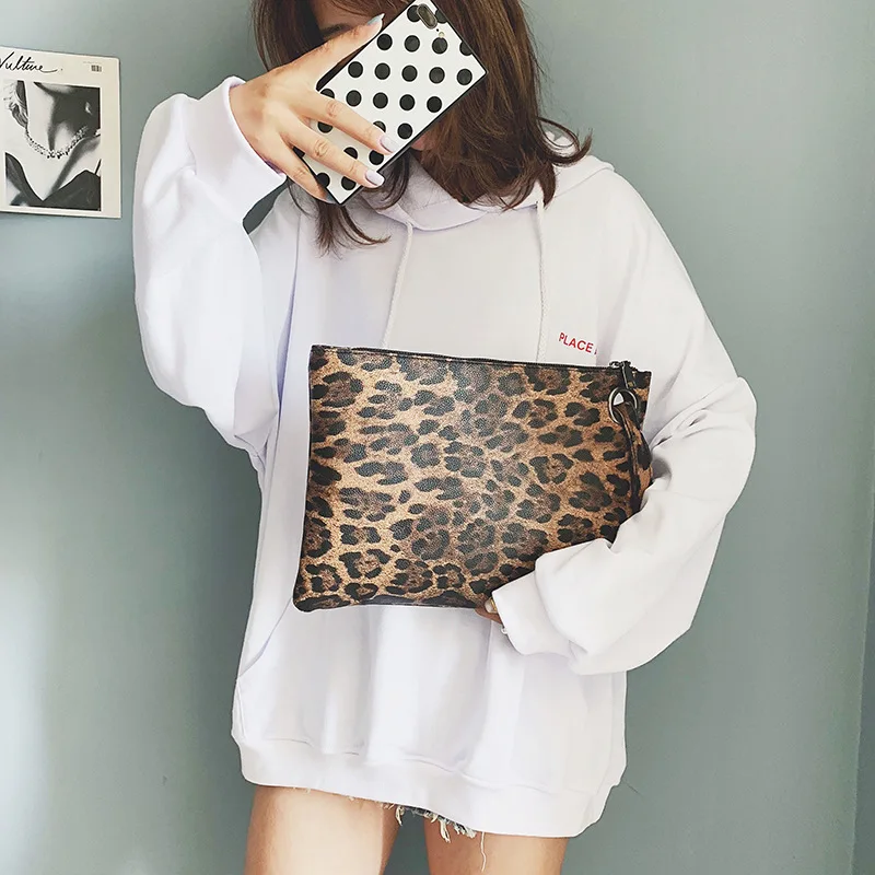 

2019 Spring And Summer New Style INS Celebrity Style Clutch Hong Kong Style Pu Leopord Pattern Fashion Handbag Trend Versatile T