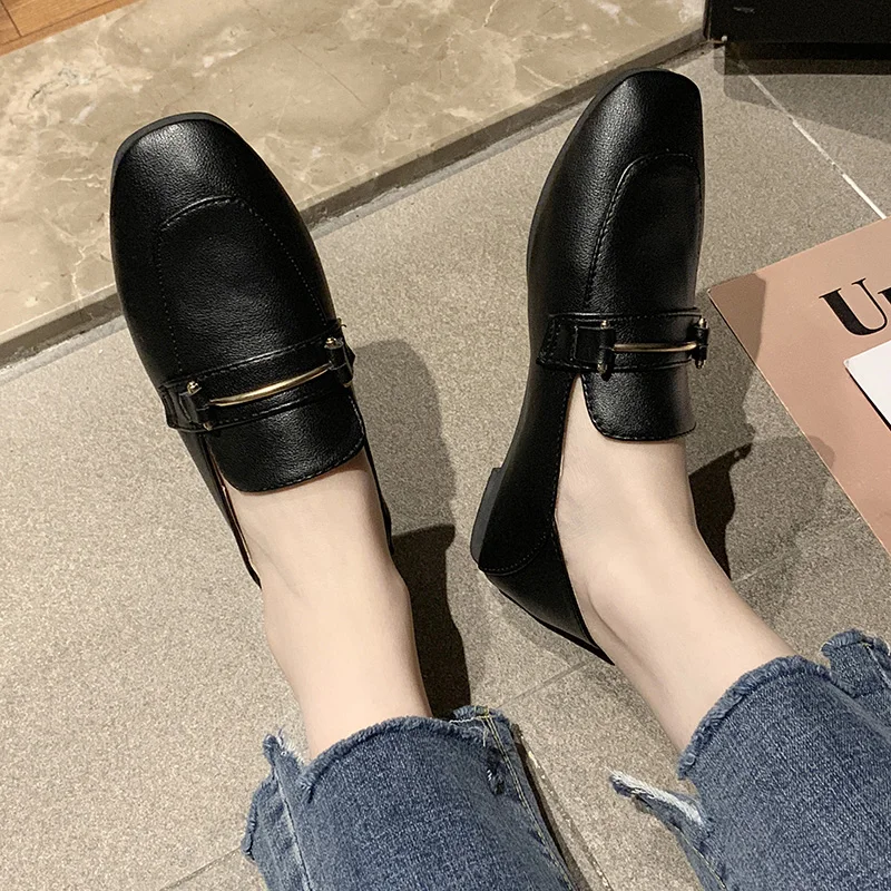 Женские слипоны в британском стиле; элегантные повседневные женские кроссовки на плоской подошве; коллекция года; Модные женские лоферы с квадратным носком