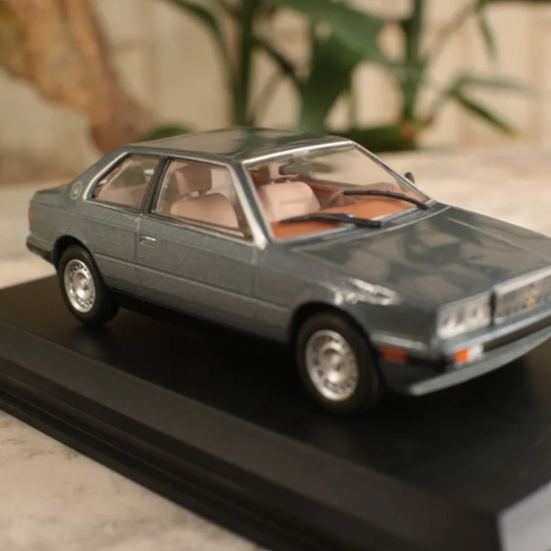 1/43 1984 biturbo седан Ретро моделирование литье под давлением сплав модель автомобиля Коллекция версия модель автомобиля Детские или детские подарки