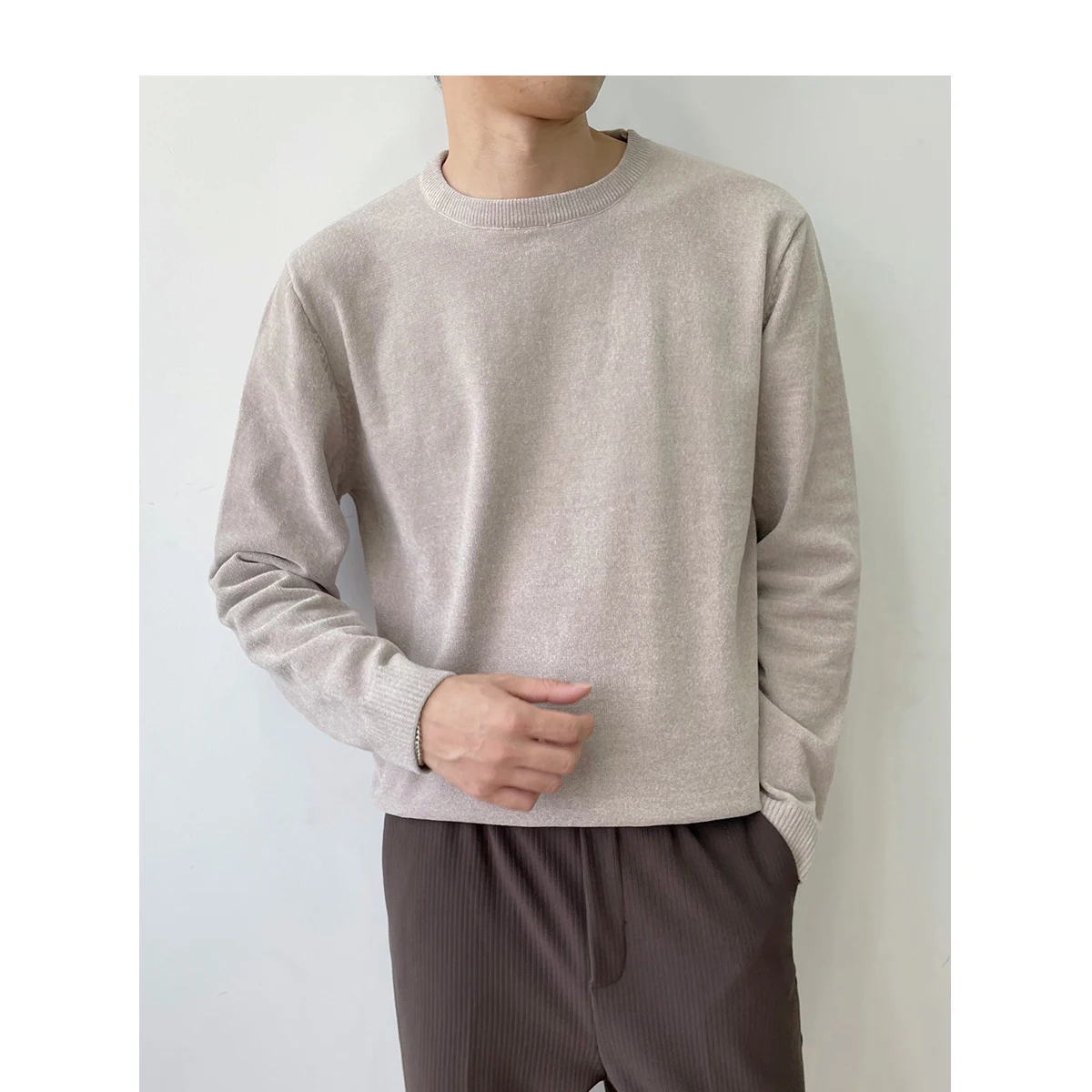 

Fall 2021 new round neck sweater men's pullover sweater solid color long sleeves