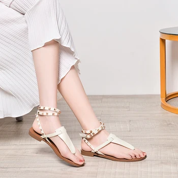 

Clip toe Roman lace sandals 2020 new thick heel square head retro rivet models wild strap sandals female summer Z608
