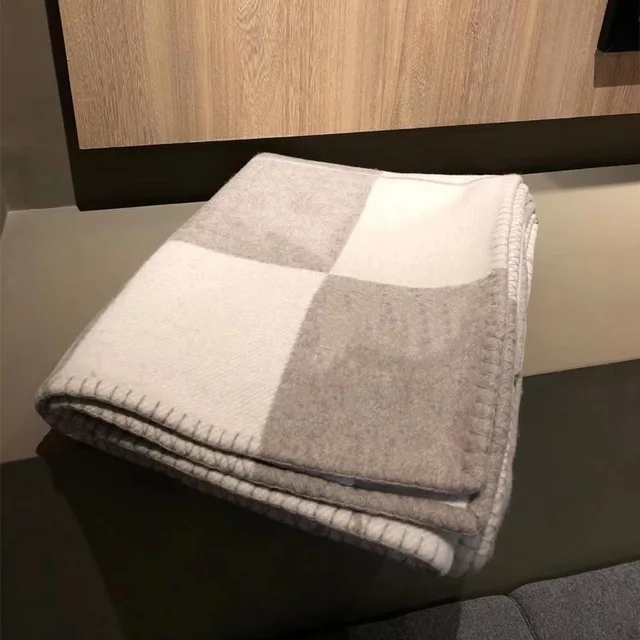 1520G-European-and-American-nobles-luxury-thickening-H-blanket-H-shawl-scarf-thick-air-conditioning-sofa.jpg_640x640 (1)