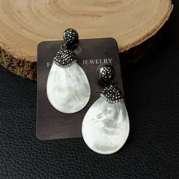 

White Mother Of Pearl Black Macarsite stud Earrings