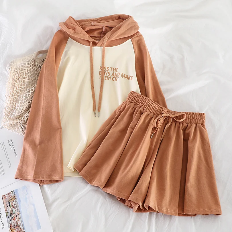

TYHRU Autumn Women's Trumpet Sleeve Colorblock Hooded Top + Elastic Waist Wide Leg Shorts Two-piece Suit