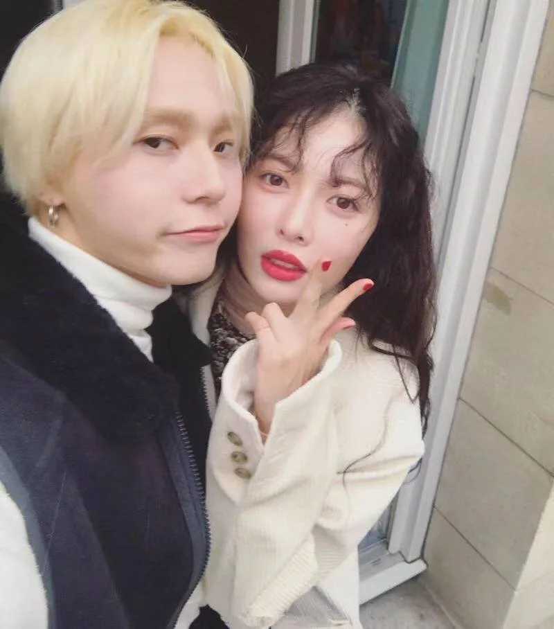 Маленький Mustang Gold Hyuna INS, стиль знаменитостей, корейский стиль, модный вельветовый женский костюм,, стиль, костюм, пальто, женская мода