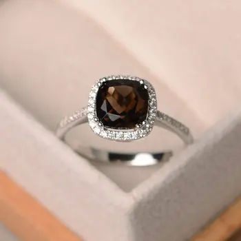 

European and American Fashion Luxury Inlaid Seiko Square Four-claw Brown Crystal Lace Hollow Ring Ladies Hand Jewelry