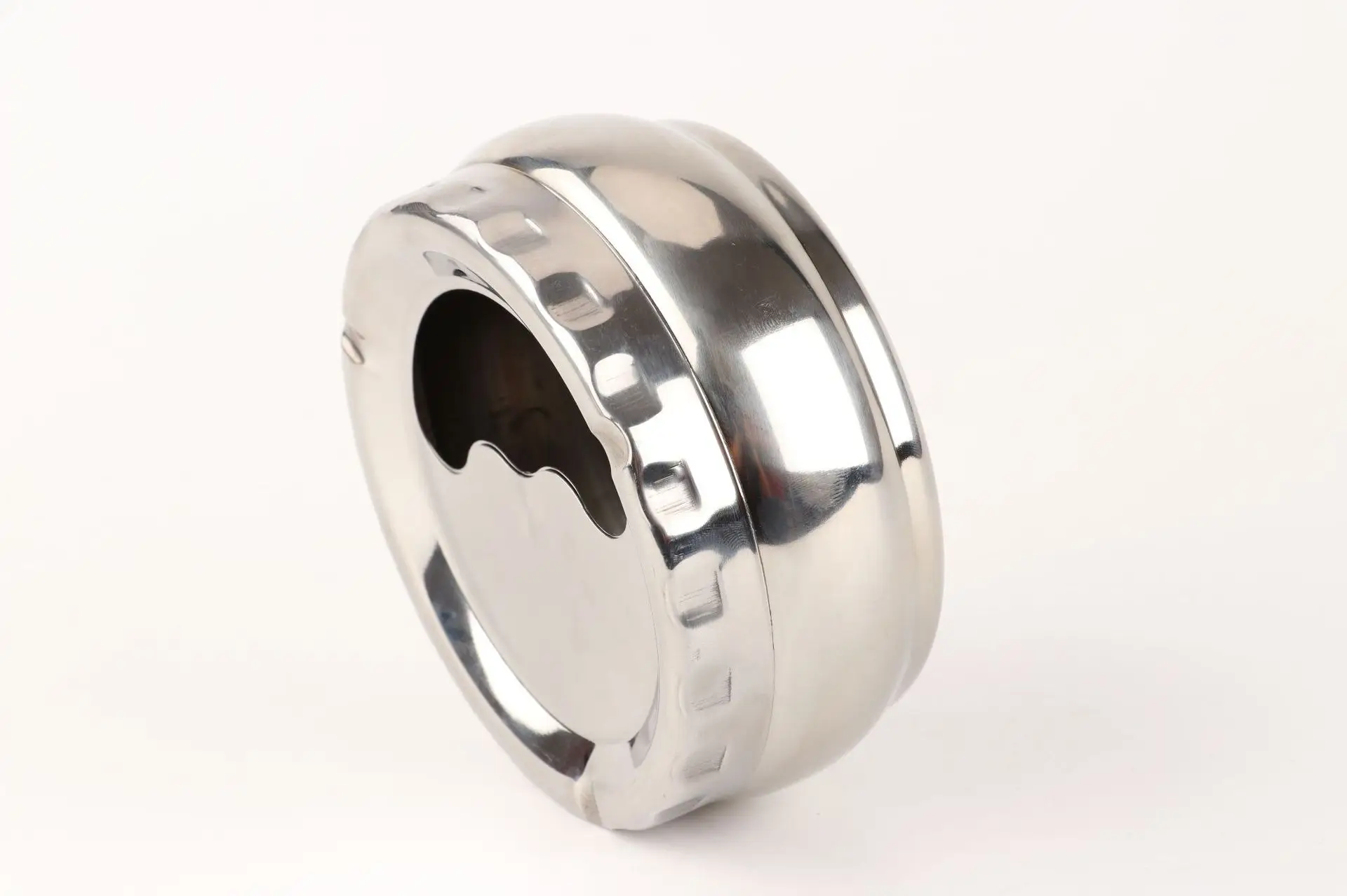 1Pcs New arrival stainless steel net face round pocket ashtray with lid portable metal ashtray with key ring pocket ashtray