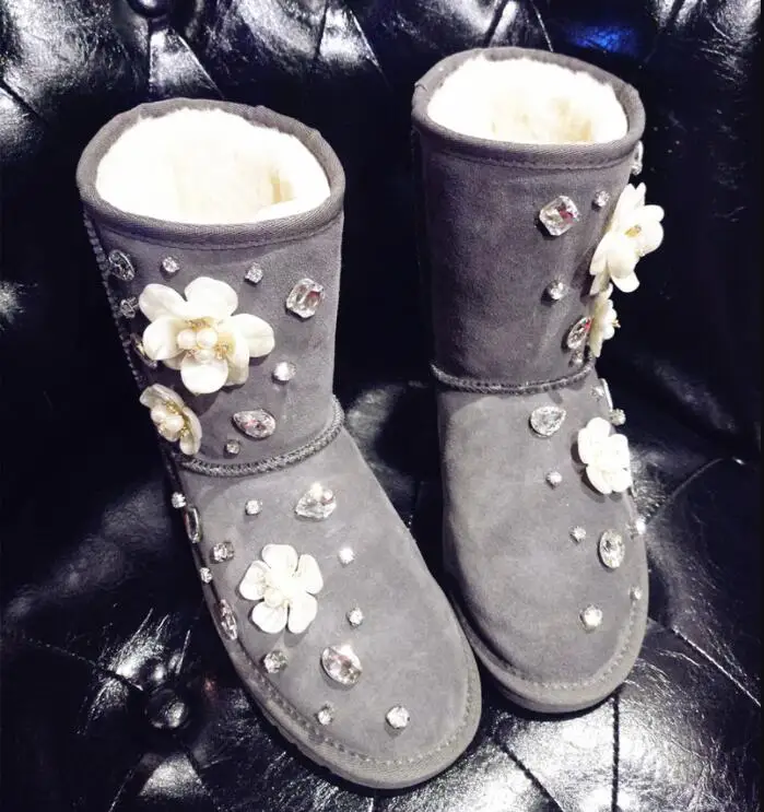 

Women Shoes Woman Boots Short Boots Snow Boots 2019 Winter New Handmade Gem Leather Flat-bottomed Pearl Flowers Boots Snow X129