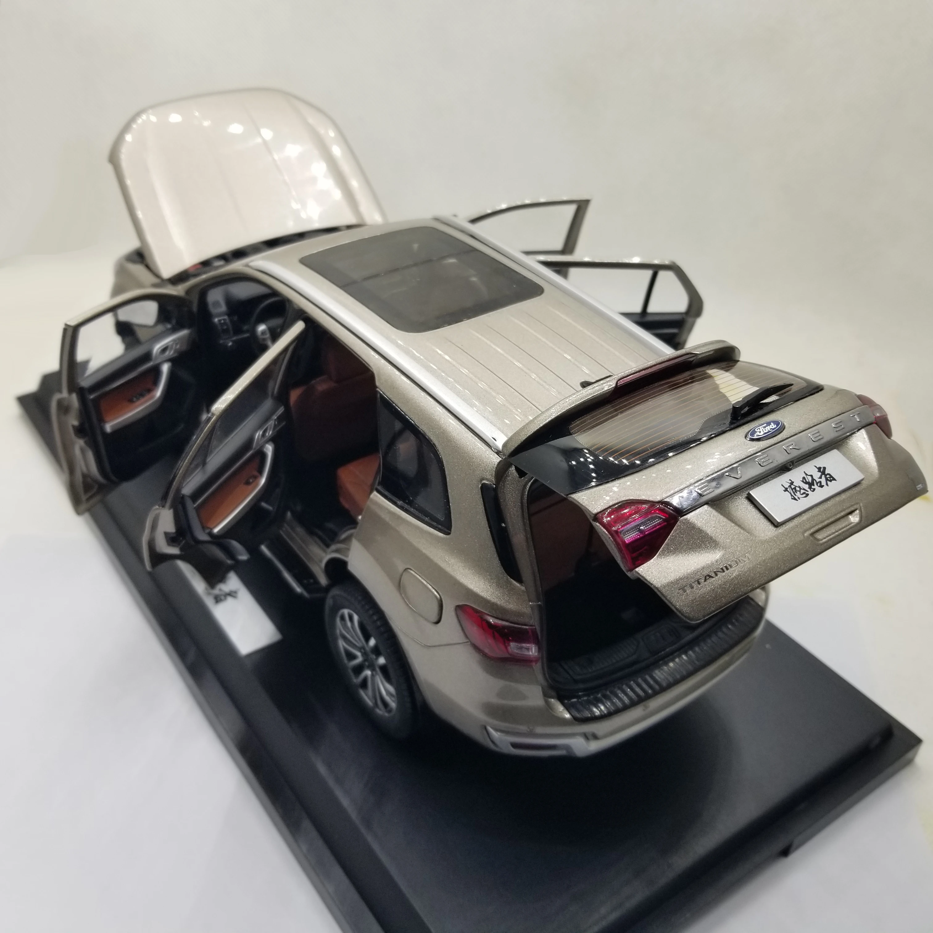 1:18 литая модель для Ford Everest Endeavour коричневый внедорожник игрушечный автомобиль миниатюрная коллекция Подарочная форма Ranger