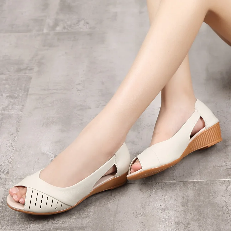 

2018 New Style Summer Genuine Leather Slanted Heel Fish Mouth Mom Sandals Porous Breathable Middle-aged Open-toed Shoes Sandals