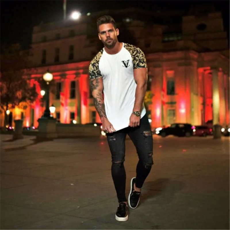 8776032440_1910616405