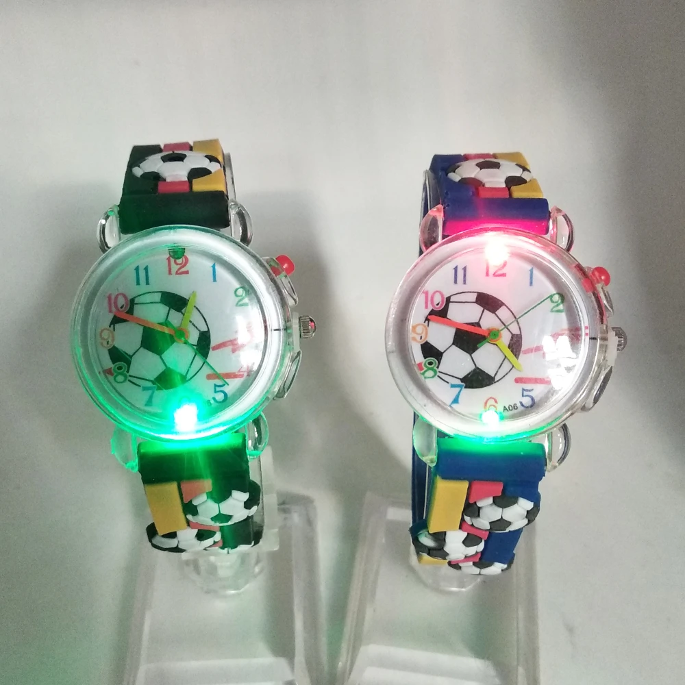 Flashing Glow Light Source Football Pattern Children's Watch Electronic Girls Boys Gift Clock Kids Wrist Watches Children Watch afbeelding