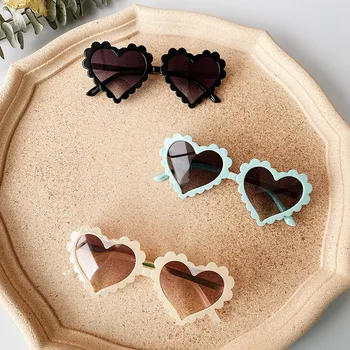 

Kids Headwear Toddler Heart Shaped Sunglasses Cute Fashion UV Protection Sun Glass for Childrens Boys Girls Holiday Beach