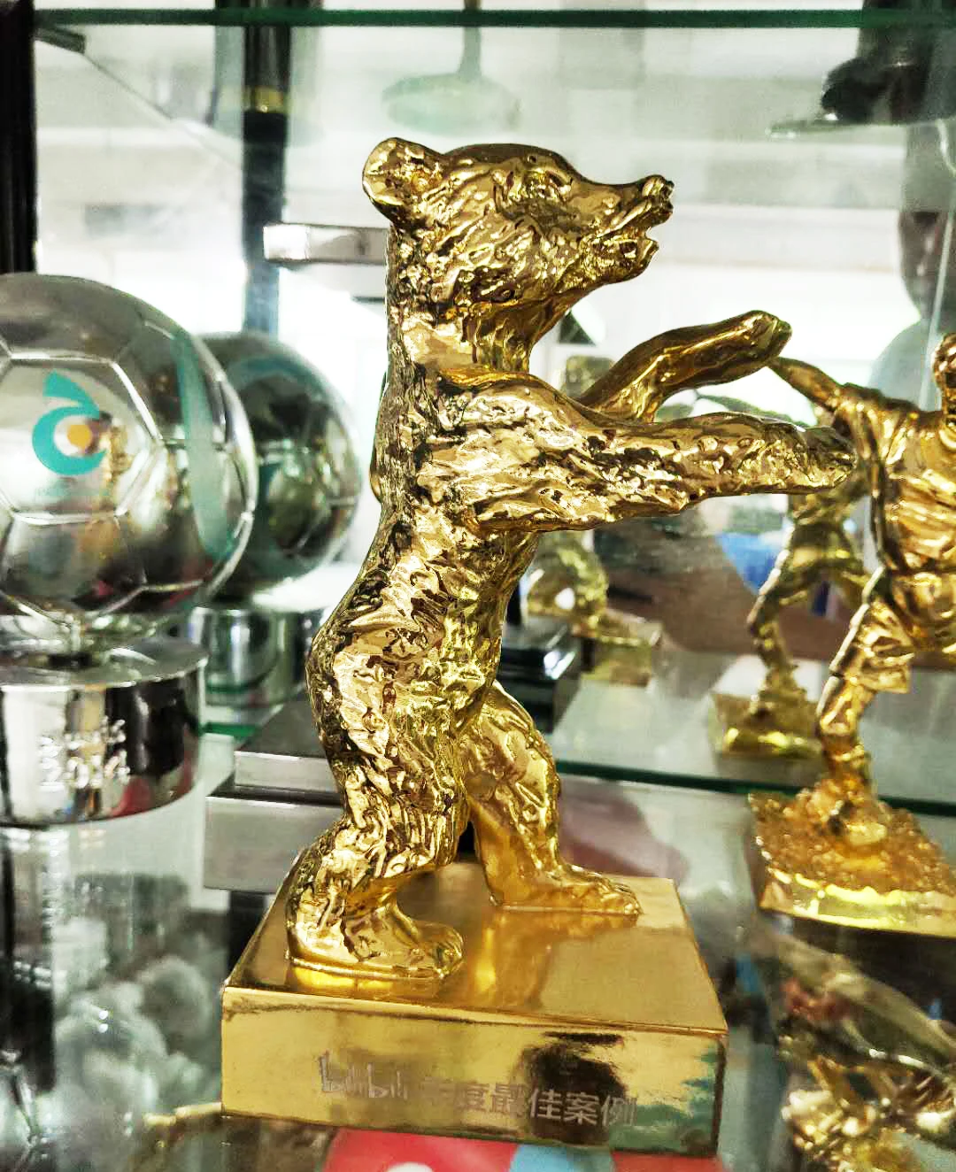 

2021 Golden Bear Awards Trophy, Replica Gold Bear Trophy, Zinc Alloy Gold Bear Trophy