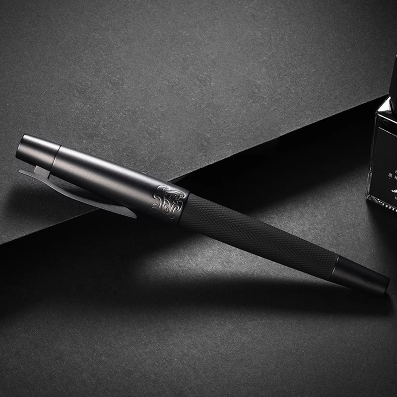 Günstige Brunnen Stift tinte Voll Metall Clip Stifte HongDian Edelstahl Schwarz Armee Allgemeine Brunnen Stift Nib 0,4mm 0,5mm Büro Liefert