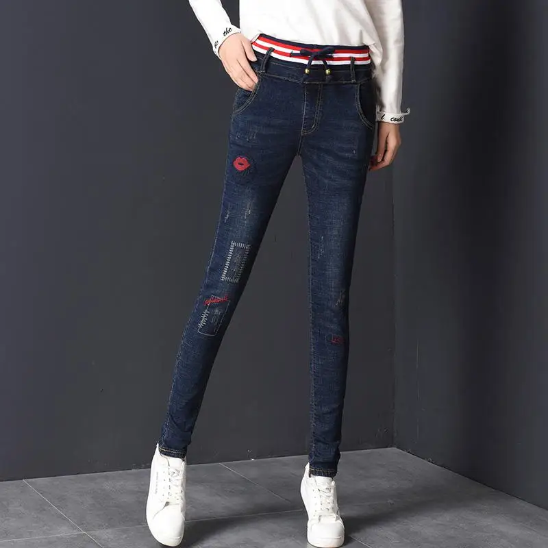 Fashion Embroidered High Waist Jeans Female Autumn Winter Korean Elastic Waist Thin Contrast Color Pocket Denim Pants Women - Цвет: Небесно-голубой