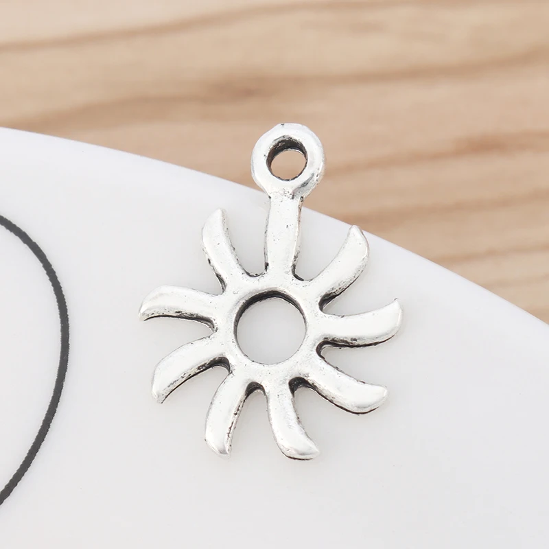 

50 Pieces Tibetan Silver 2 Sided Sun Flower Charms Pendants Beads for DIY Bracelet Necklace Jewellery Making Accessories 19x14mm