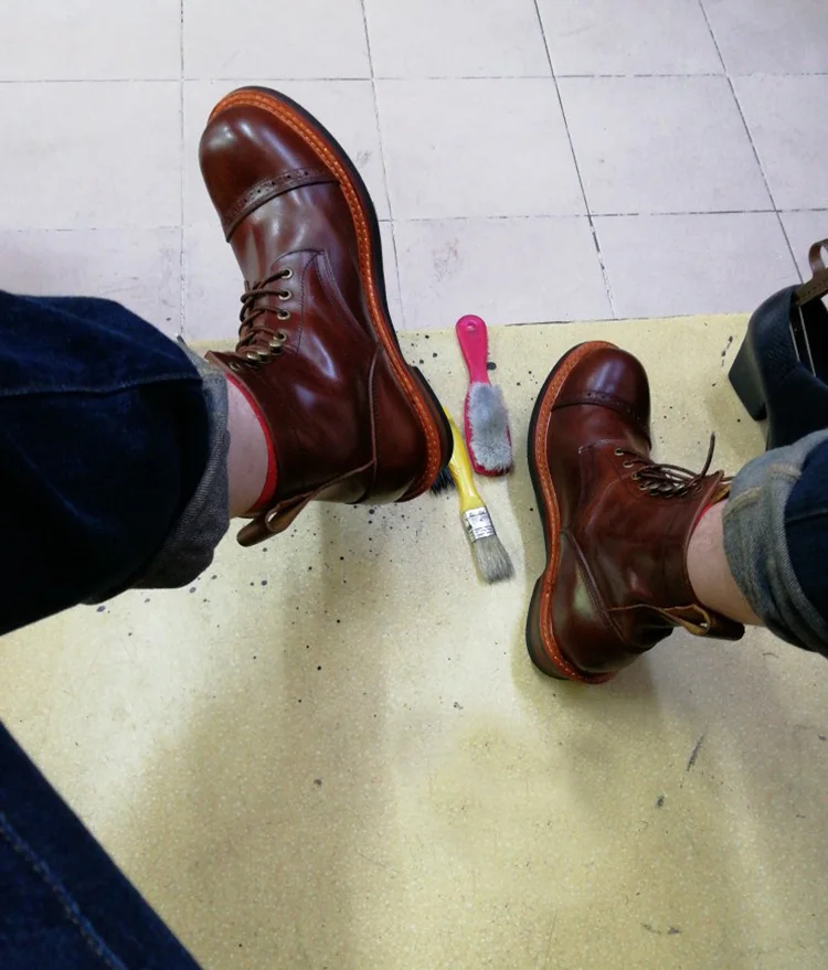 Кожаные ботинки в британском стиле с круглым носком в стиле ретро; мотоциклетные ботинки красного цвета; мужские кожаные ботинки; модная кожаная обувь