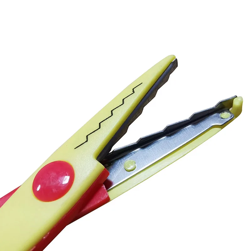 Stationery Scissors Soft Handle Scissors Portable Scissors Cutter Black Blade Scissors Paper Cutter DIY Handmade Shear Paper Pinking Cut Handicraft Laciness Zig Zag Student Kid Creative Diary Craft Album Scrapbook Photo Scissor