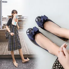 Туфли из лакированной кожи с бантом-бабочкой женские туфли на плоской подошве без шнуровки ярких цветов; большие размеры 35-41