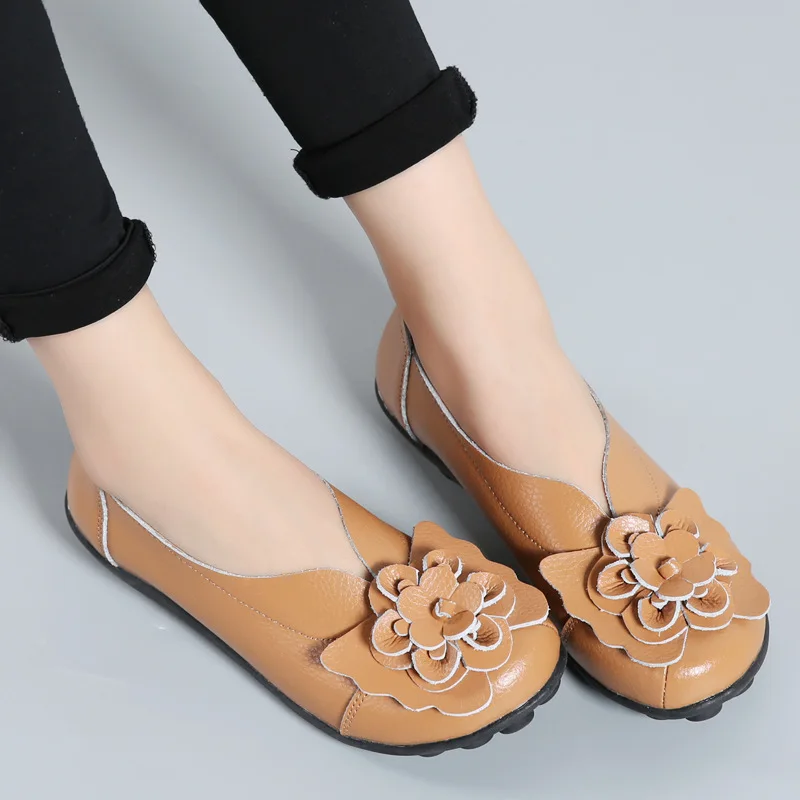 Модная повседневная женская обувь на плоской подошве с круглым носком и цветочным принтом; новые мягкие мокасины; Лоферы для женщин в винтажном стиле; комфортные плоские туфли без застежки - Цвет: brown  ZX021