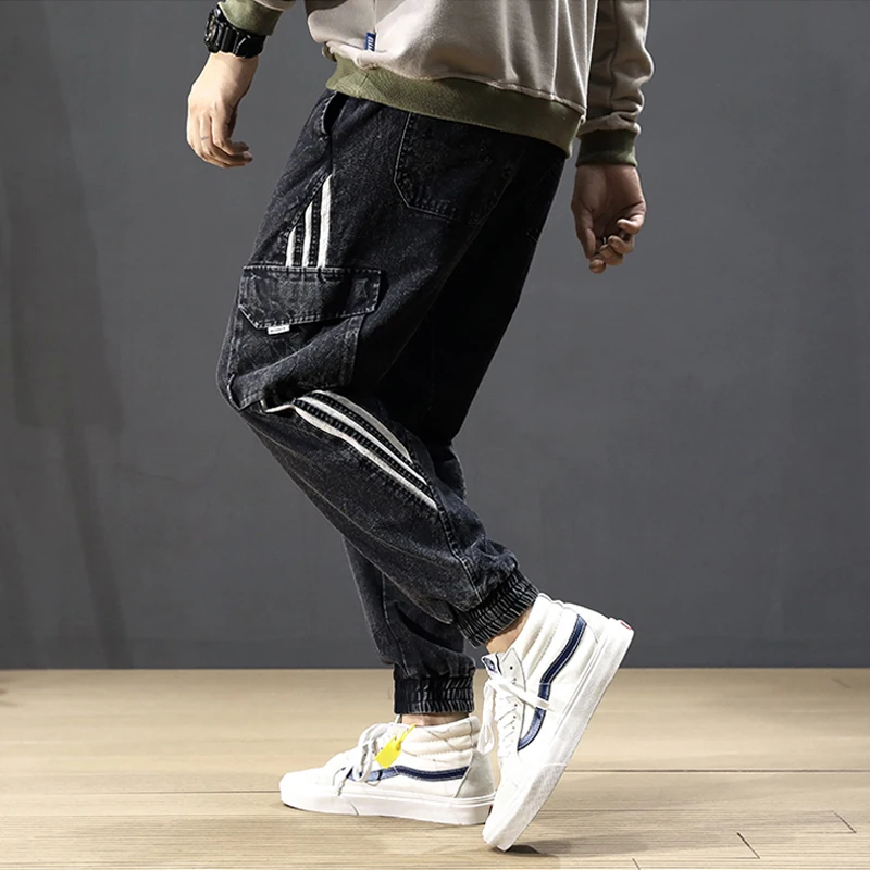 Японский стиль, модные мужские джинсы в полоску, дизайнерские шаровары, мужские брюки-карго с большими карманами, свободный крой, джинсы для бега в стиле хип-хоп