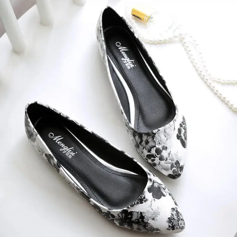 

Plus Size 34~45 Ladies Slip On Loafers Printed Shoes Women Pointed Toe Shallow Single Shoes Breathable Comfortable Ballet Flats