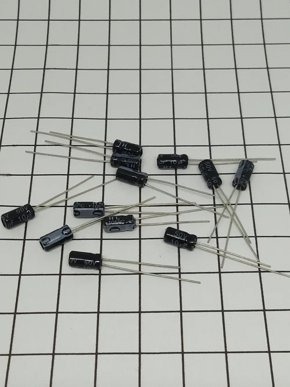 32364655676 (50 V 10 uF 4 x 7 )(3)