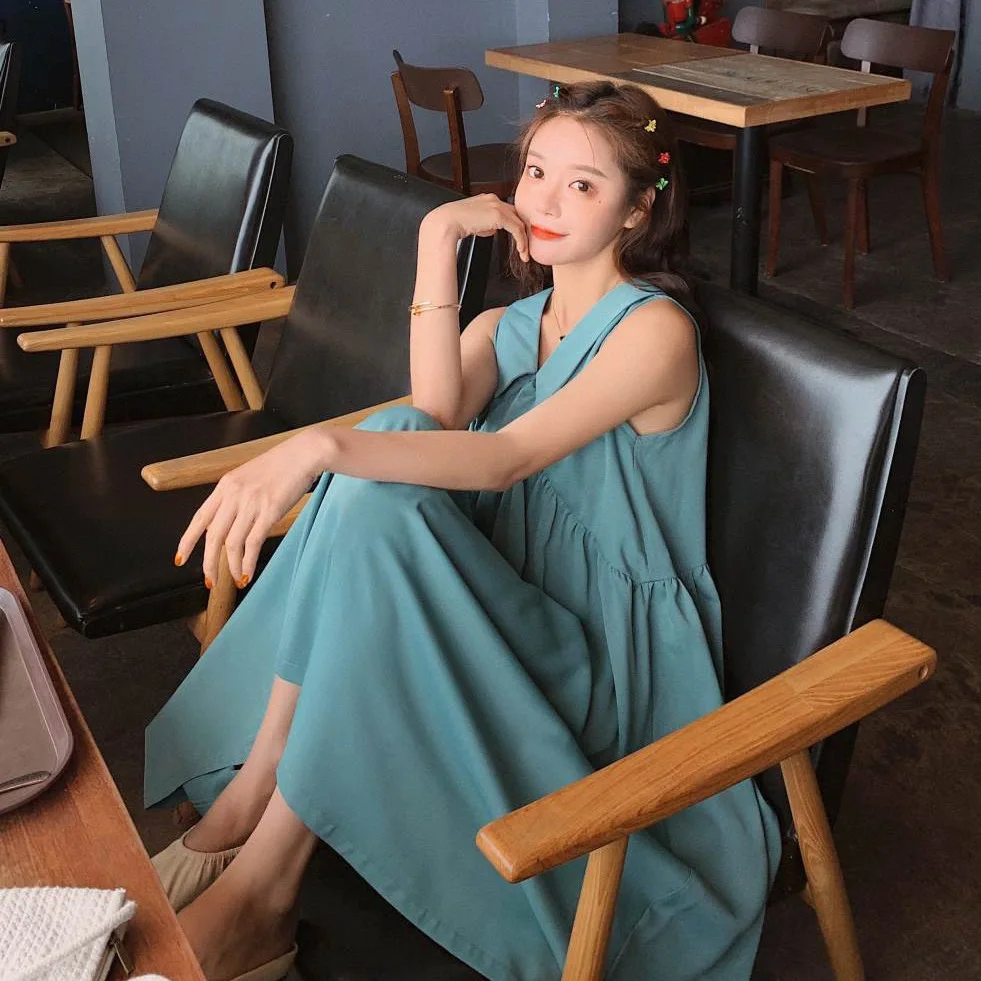 

Photo Shoot INS Vigorous GIRL'S Retro Malachite Green Mid-length V-neck Pleated Waist Hugging Lace-up Big Hemline Platycodon Gra