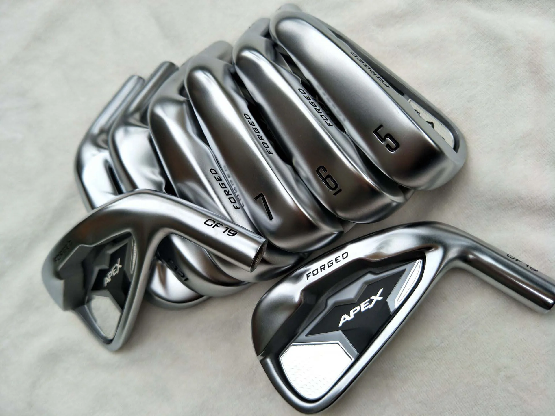 

APEX CF19 Silver Color Golf Irons Forged Men Golf Clubs Iron Set 3456789P 8pcs with Graphite Steel shaft HeadCover