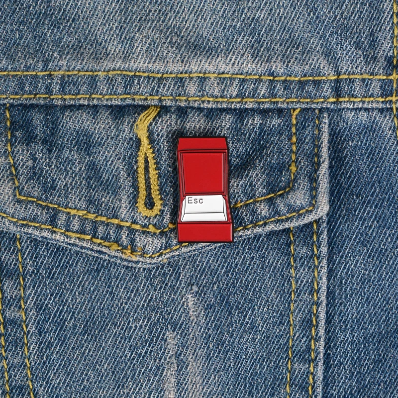 Кнопка компьютера булавки Забавный дизайн ESC в красной коробке как свадебный подарок значки мешочек для брошек аксессуары шпильки ювелирные изделия подарки для друзей