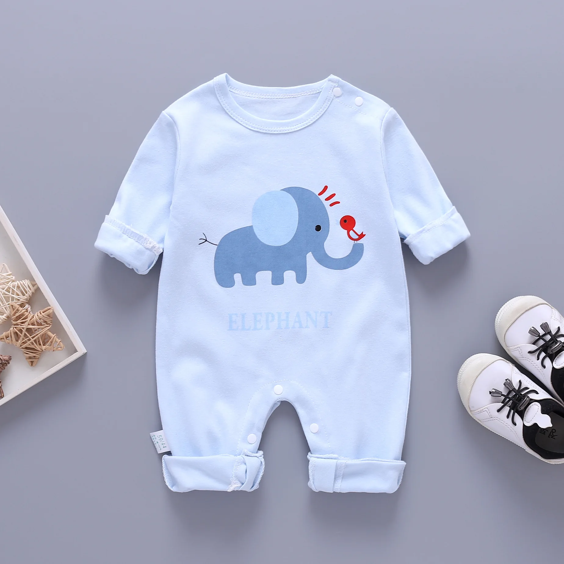 Зимний комбинезон для маленьких девочек розового цвета с изображением кролика