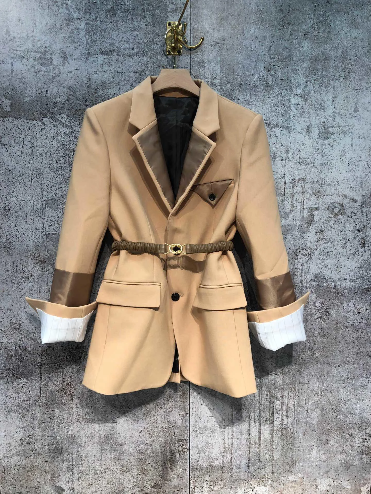 

2019 new ladies high quality fashion long sleeve lapel tie single-breasted color matching sleeve blazer 0820