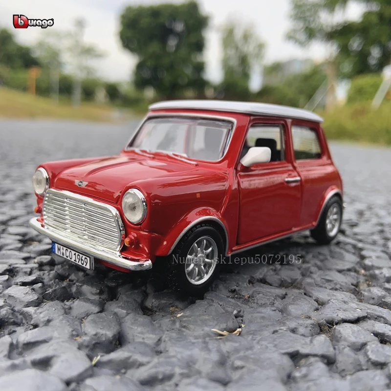 Bburago 1:32 BMW MINI COOPER Simulation alloy car model plexiglass dustproof display base packaging series Collect gifts toy