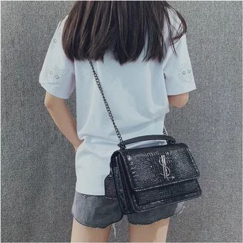 

New high-end foreign style texture bag female 2020 new retro crocodile pattern atmospheric chain bag shoulder slung small