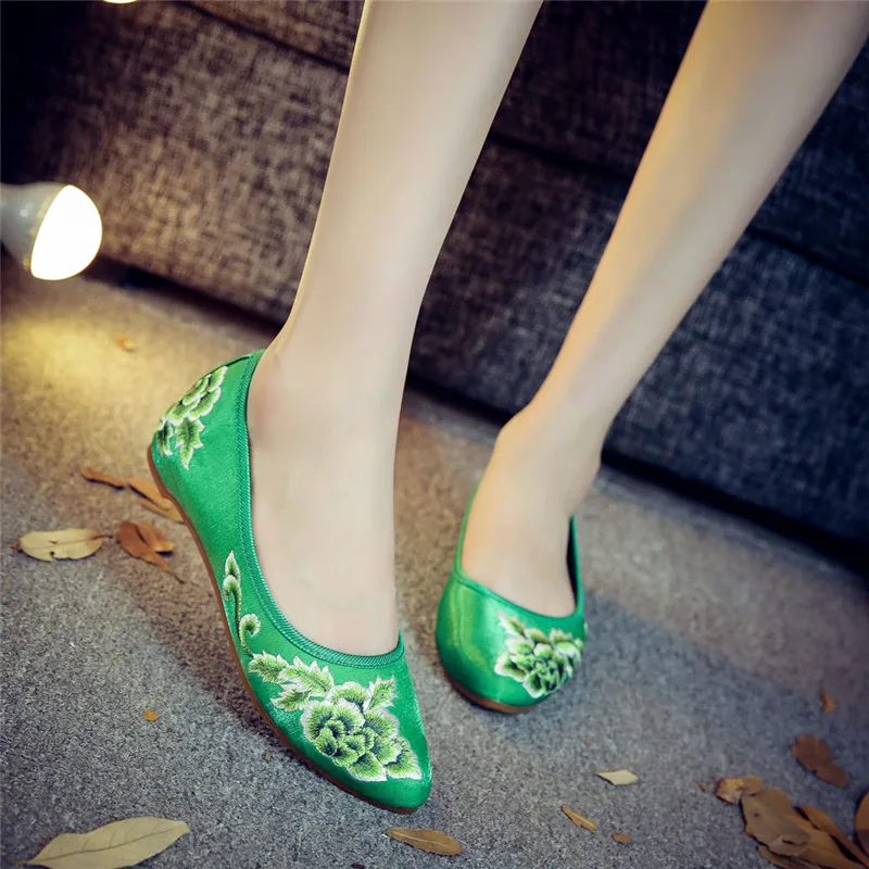 

Women Ballet Flats Vintage Pointed Toe Flower Embroidery Lady Comfortable Slip-on Summer Cotton Shoes For Woman Zapatos Mujer