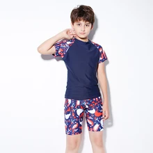 Новинка года; купальный костюм с принтом для мальчиков; 2 шт.; рубашка+ шорты; детский купальный костюм; пляжная Спортивная одежда для мальчиков; Sutis