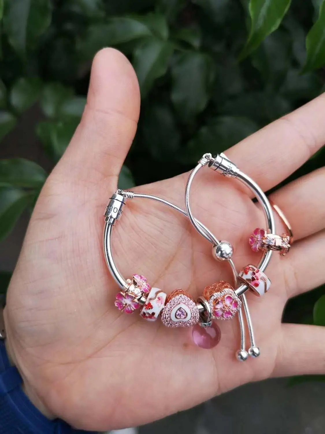 

Kaliyah Shop Original 1:1 100% 925 Pure Silver New Niche Design Peach Blossom Beaded Shrink Bracelet Design Preferred Free Free