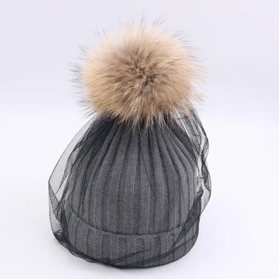 Gray Зимняя винтажная вязаная женская шапка Skullies, черная сетчатая Шапка-бини с настоящим помпон из меха енота, женские Лыжные шапки для девочек Gorro - Цвет: Gray