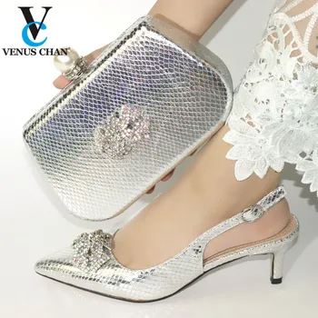 

Latest Italian Women Decorate with Rhinestone Matching Shoes and Bag Set in Sliver Color High Quality Shoes Matching Bag