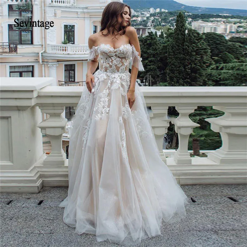 

Sevintage Chic Bohemian Off the Shoulder Wedding Dresses Buttons Lace Applique Beach Bridal Gowns Abito Da Sposa