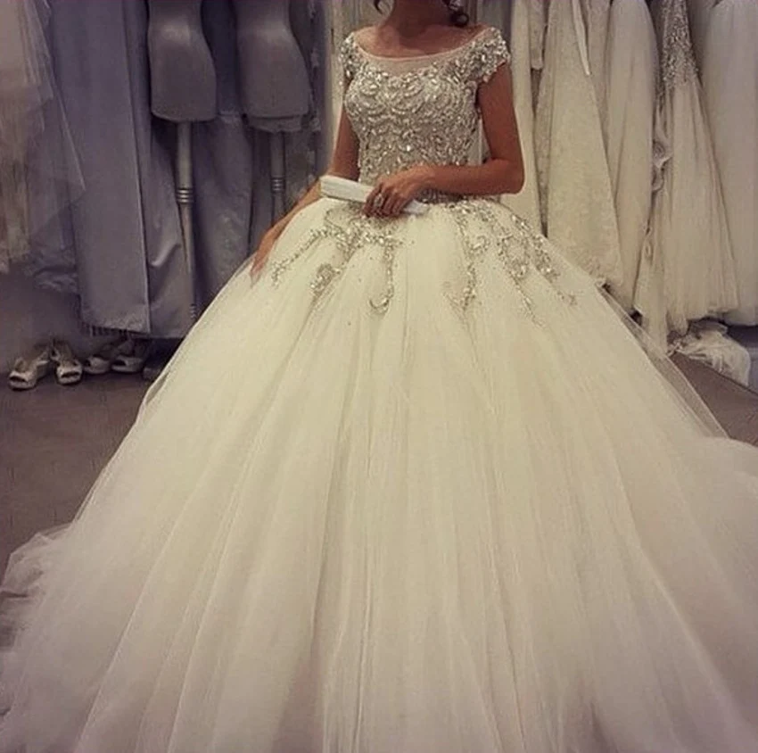 Hoge Kwaliteit Kralen Kristal Trouwjurk Hot Koop Kralen Cap Sleeve Tulle Bridal Jurk Wit Baljurk Vestidos De Noiva Hoge Kwaliteit Kralen Kristal Trouwjurk Hot Koop Kralen Cap Sleeve Tulle Bridal Jurk Wit Baljurk Vestidos De Noiva