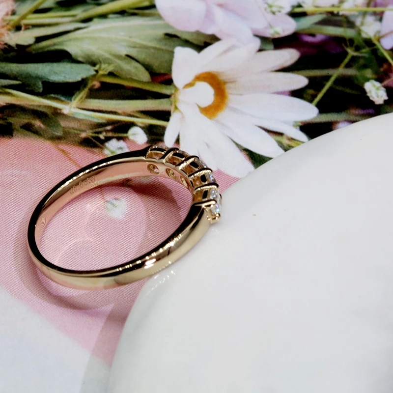 Cena AEAW 18k żółte złoto 0.1ct 3mm razem 0.5ctw DF okrągły Cut zaręczyny i ślub Moissanite Lab Grown pierścionek z diamencikami pierścień dla kobiet