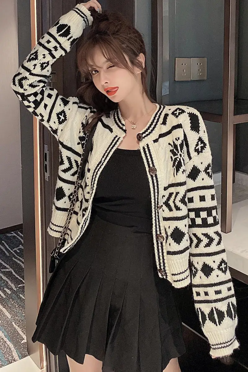 Cardigans Women Fashion White Black GEOMETRIC Print Sweater 2020 Autumn Winter Ladies Knit Loose Casual Joker Crop Top Spring |