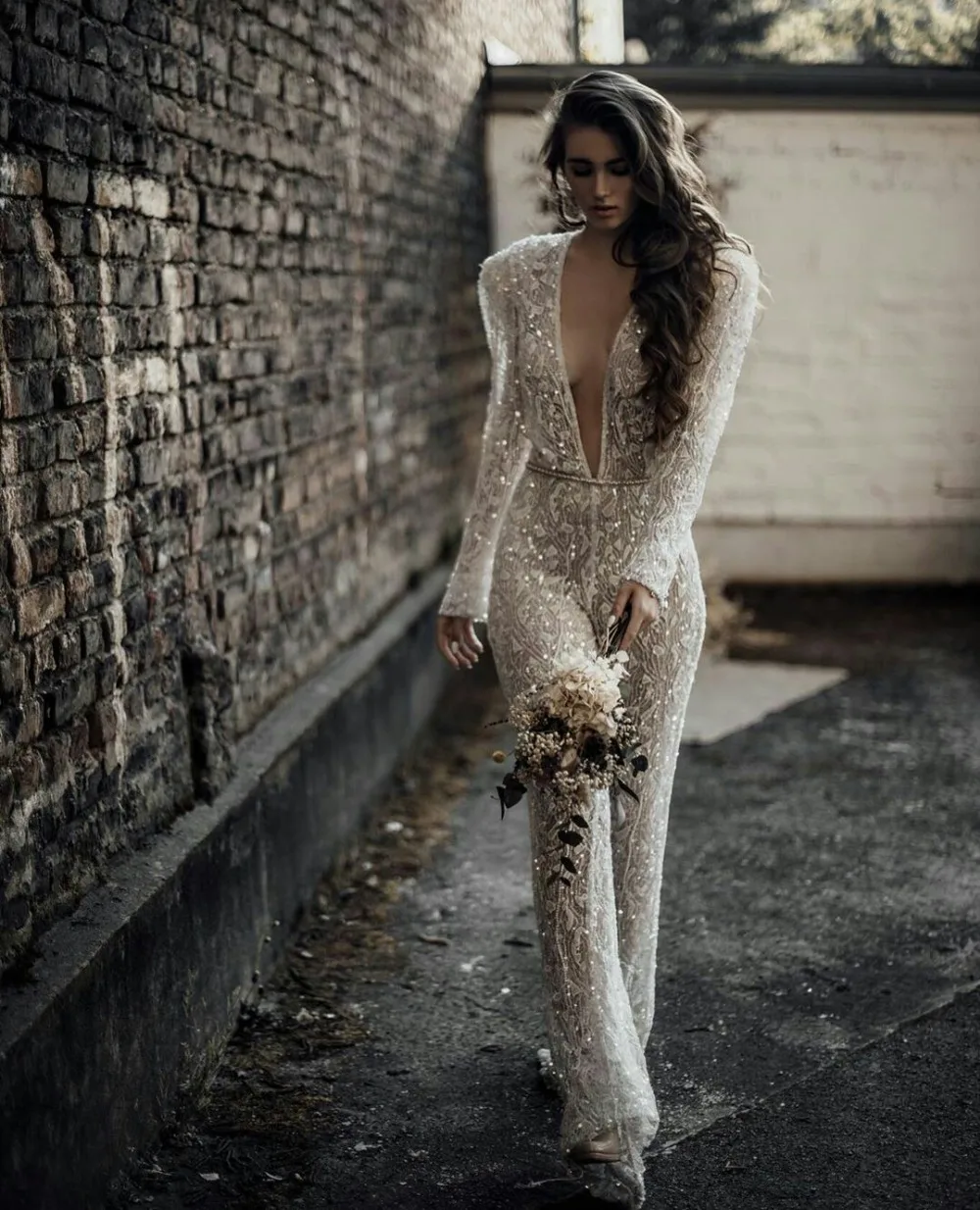 Bohemian 2020 Jumpsuits Wedding Dresses Lace Appliqued Deep V Neck Bridal Gown Beaded Crystal Boho Wedding Dress Robes De Mariée