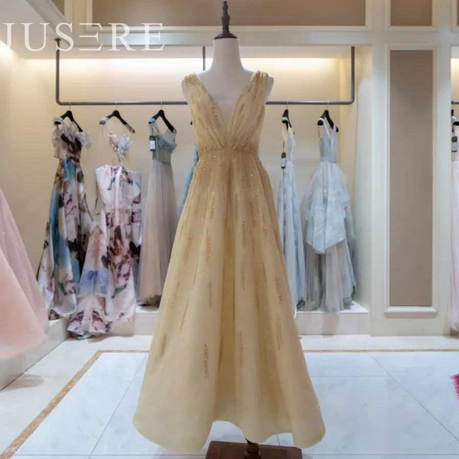 Блестящее вечернее платье-трапеция до середины икры с V-образным вырезом |