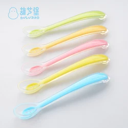Cucharas de goma de silicona líquida suave para bebé, cuchara de detección de temperatura de Color caramelo, PBT, herramientas de entrenamiento de alimentación para recién nacidos, cubertería infantil