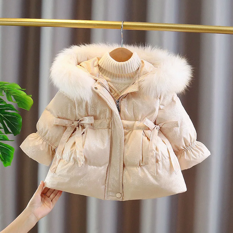 

Детский пуховик с воротником из искусственного меха, на завязках